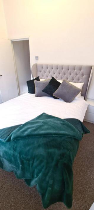 Entire 2 Bed Flat On 3Rd Floor Near City Centre & Stadium Cardiff Exterior photo