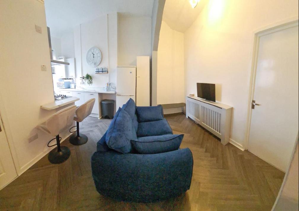 Entire 2 Bed Flat On 3Rd Floor Near City Centre & Stadium Cardiff Exterior photo